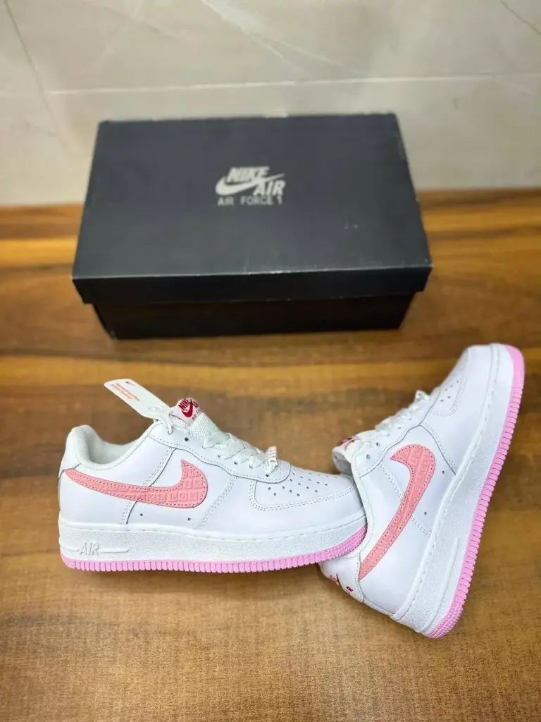 NIKE AIRFORCE ONE VALENTINE LOVE