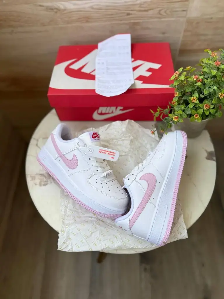 NIKE AIRFORCE ONE VALENTINE LOVE