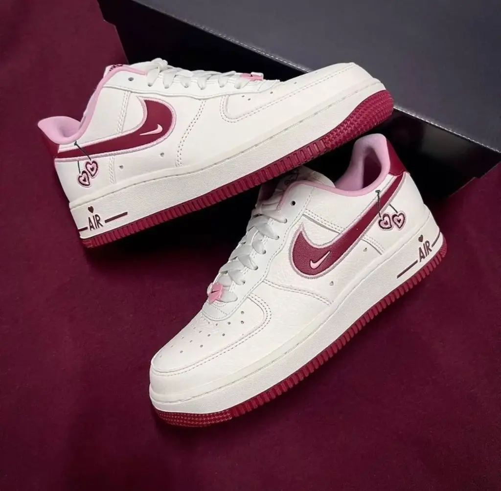 NIKE AIRFORCE 1 LOW VALENTINES DAY